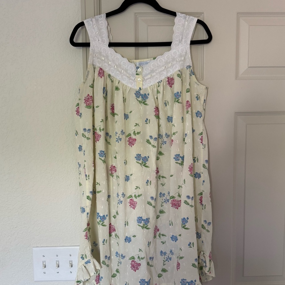 Floral vintage Sleeveless Dress with Lace Trim